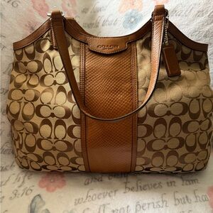 COACH F31444 Signature Snakeskin Stripe Saddle Tote Khaki Shoulder Bag EUC
